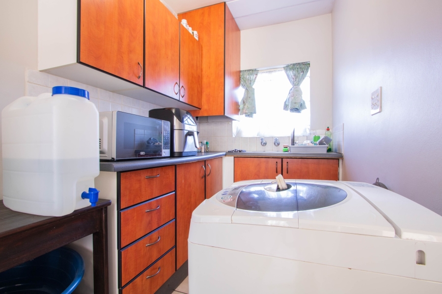 To Let 1 Bedroom Property for Rent in Die Bult North West